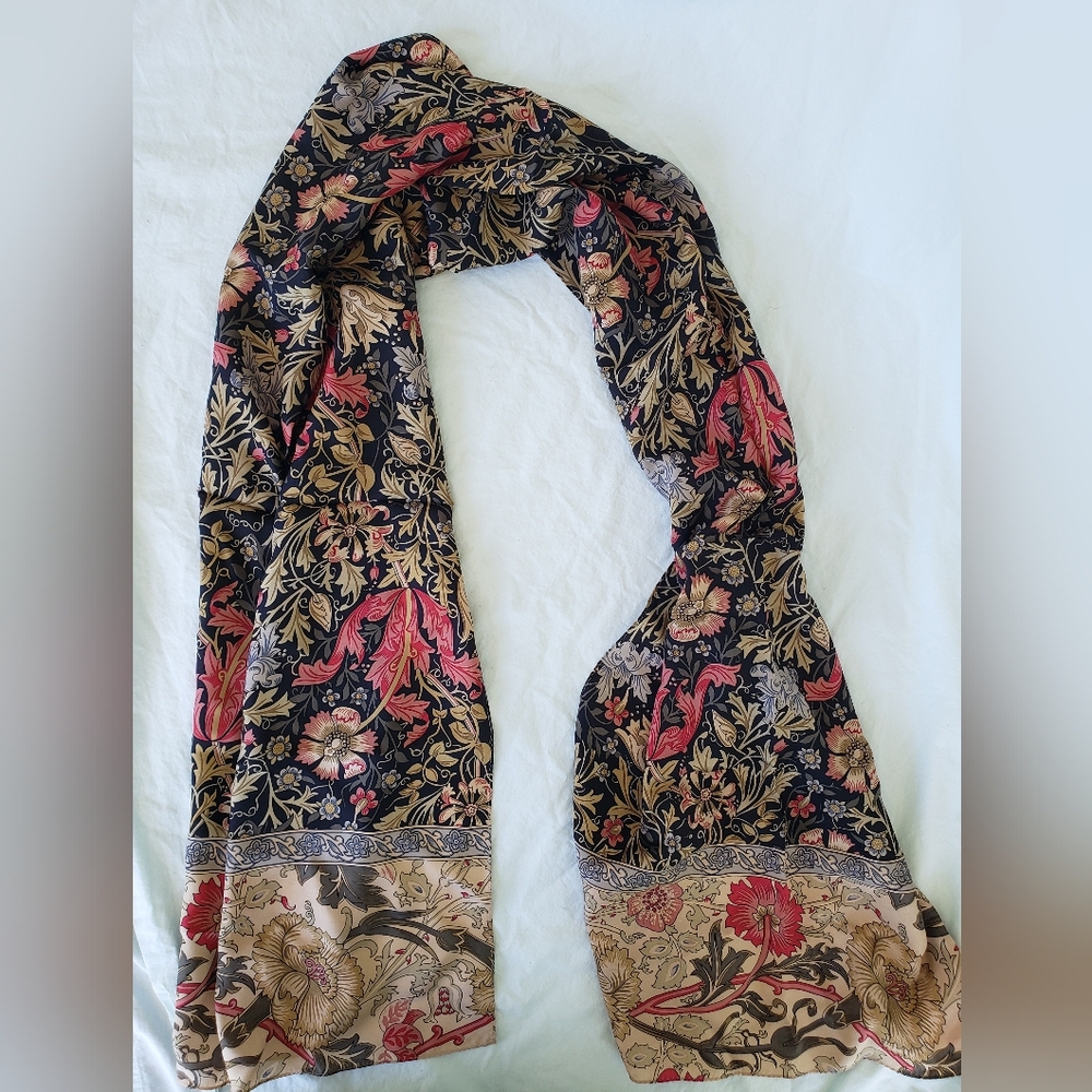 William Morris "Compton" oblong silk scarf by Metropolitan Museum of Art PERFECT